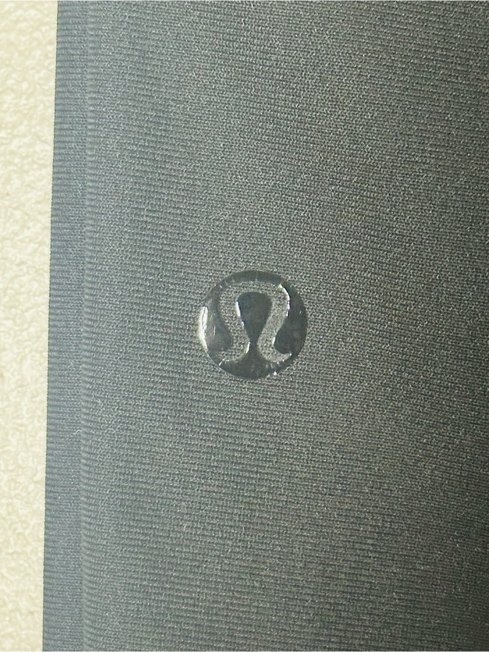 lululemon athletica Men's Black Flat-Front Performance Shorts - Picture 6 of 7